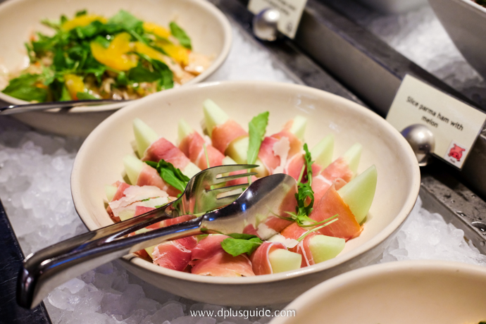 เมนู Slice Par Ham with Melon ที่บุฟเฟ่ต์นานาชาติ Marriott Buffet บุฟเฟ่ต์อาหารนานาชาติ Marriott Buffet