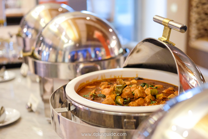 เมนู Chicken Con au Van ที่บุฟเฟ่ต์นานาชาติ Marriott Buffet บุฟเฟ่ต์อาหารนานาชาติ Marriott Buffet