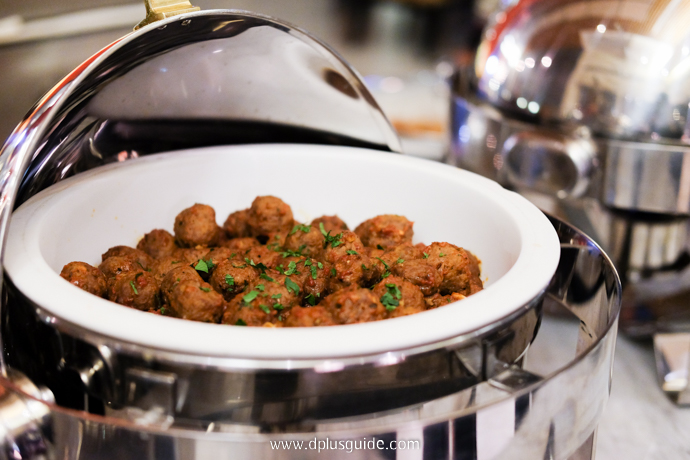 เมนู Meat ball in Spanish Tomato Sauce ที่บุฟเฟ่ต์อาหารนานาชาติ Marriott Buffet บุฟเฟ่ต์อาหารนานาชาติ Marriott Buffet