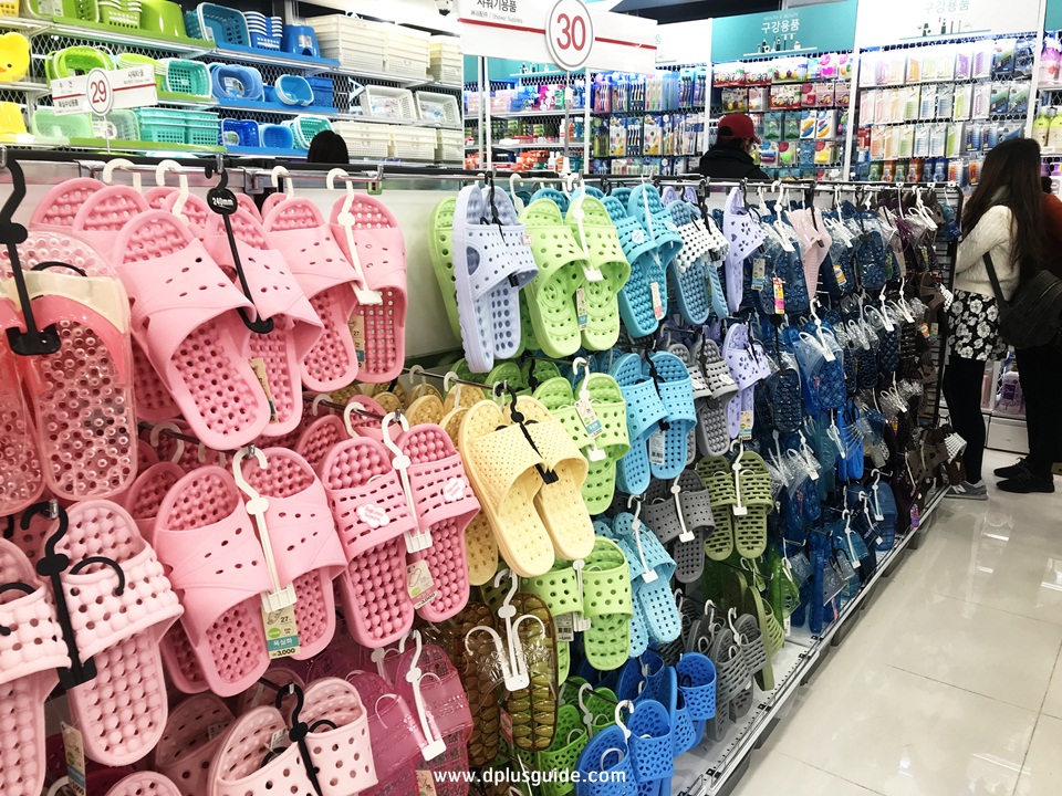 รองเท้าแตะ ชั้นที่ 6 ร้าน Daiso สาขาเมียงดง รองเท้าแตะ ชั้นที่ 6 ร้าน Daiso สาขาเมียงดง