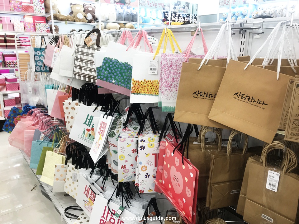 ถุงกระดาษลายน่ารักๆ ชั้นที่ 3 ร้าน Daiso สาขาเมียงดง ถุงกระดาษลายน่ารักๆ ชั้นที่ 3 ร้าน Daiso สาขาเมียงดง