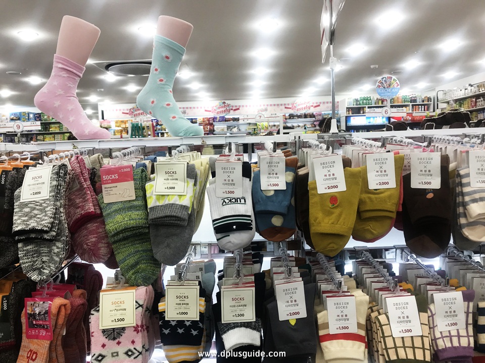 ถุงเท้าลายน่ารัก ชั้นที่ 2 ร้าน Daiso สาขาเมียงดง ถุงเท้าลายน่ารัก ชั้นที่ 2 ร้าน Daiso สาขาเมียงดง