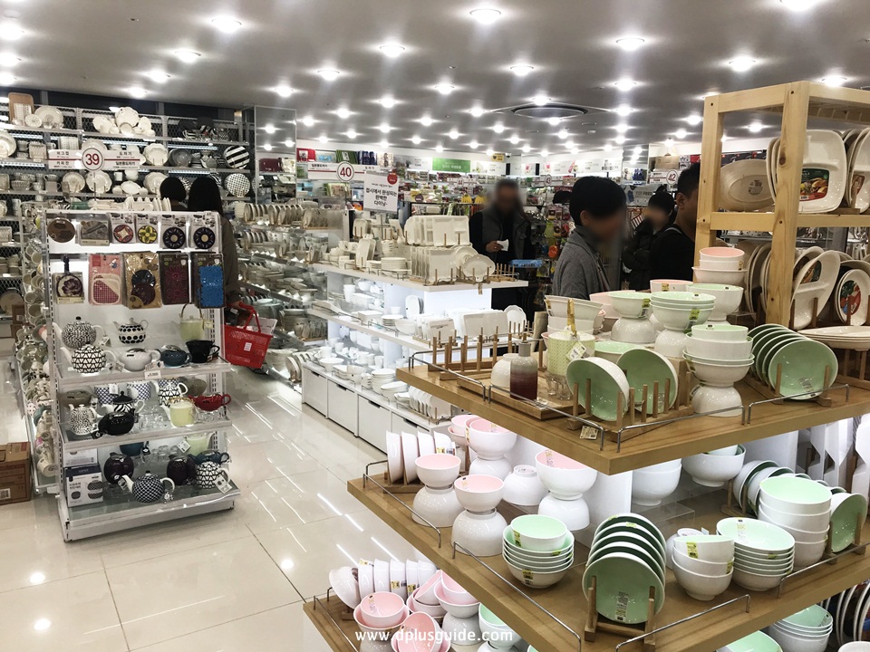 สินค้าเซรามิก ชั้นที่ 8 ร้าน Daiso สาขาเมียงดง สินค้าเซรามิก ชั้นที่ 8 ร้าน Daiso สาขาเมียงดง