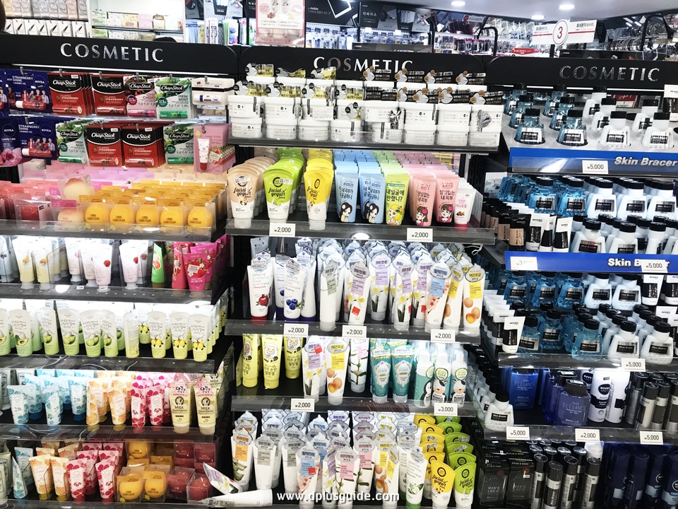 สินค้าเครื่องสำอางต่างๆ ชั้นที่ 1 ร้าน Daiso สาขาเมียงดง สินค้าเครื่องสำอางต่างๆ ชั้นที่ 1 ร้าน Daiso สาขาเมียงดง