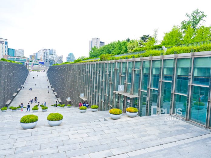 เที่ยวโซล สารพัดมุมถ่ายรูปเก๋ไก๋ที่มหาวิทยาลัยอีฮวา (Ewha Womans University) เกาหลีใต้