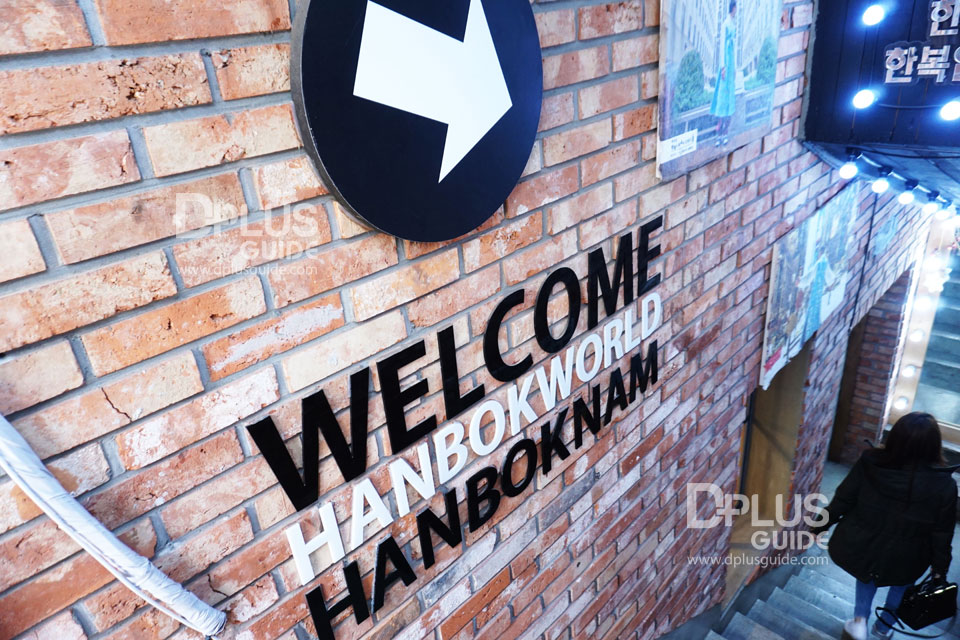 ถึงหน้าร้าน HANBOKNAM แล้วลงบันไดเลยค่ะ ถึงหน้าร้าน HANBOKNAM แล้วลงบันไดเลยค่ะ