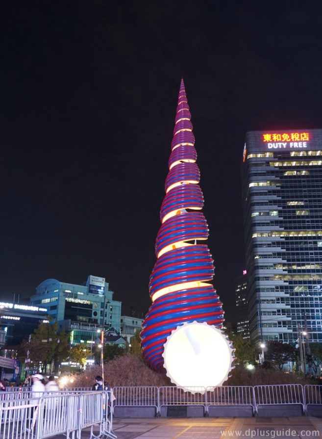 เที่ยวโซล เทศกาลโคมสุดโรแมนติกริมคลองชองเกชอน 3-19 พ.ย. นี้ รูปปั้นหอยบริเวณต้นคลองชองเกชอน