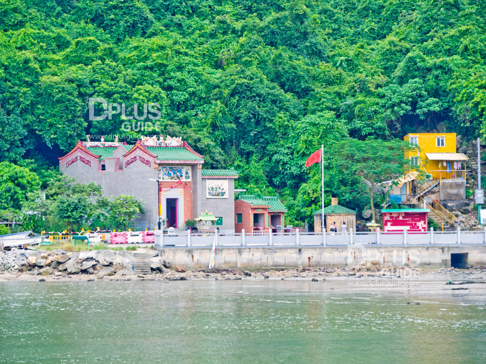 วัดทินโห่ว (Tin Hau Temple) ฝั่งซอกกวูวาน (Sok Kwu Wan) วัดทินโห่ว (Tin Hau Temple) ฝั่งซอกกวูวาน (Sok Kwu Wan)