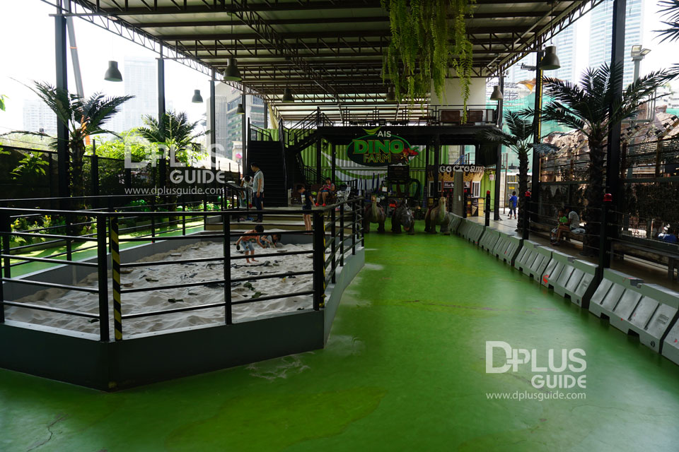 บริเวณด้านหน้า โซนที่ 8 DINO FARM บริเวณด้านหน้า โซนที่ 8 DINO FARM