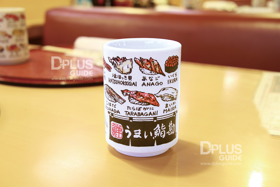 ของที่ระลึก ถ้วยน้ำชาลายซูชิราคา 500 เยน (ไม่รวมภาษี) ของที่ระลึก ถ้วยน้ำชาลายซูชิราคา 500 เยน (ไม่รวมภาษี)