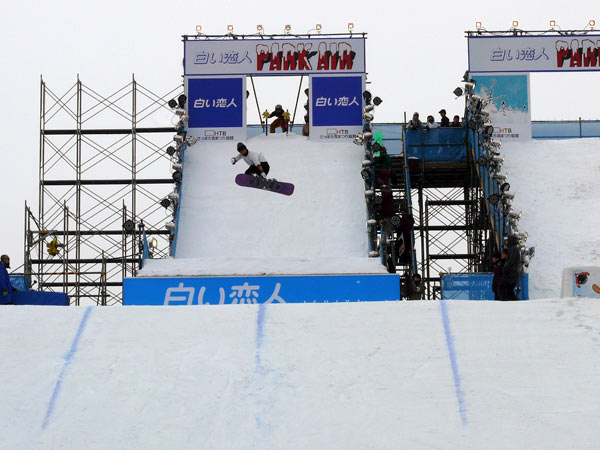 Shiroi Koibito PARK AIR Jumping Platform โชว์สโนว์บอร์ดแบบผาดโผน ในงานเทศกาลหิมะซัปโปโร