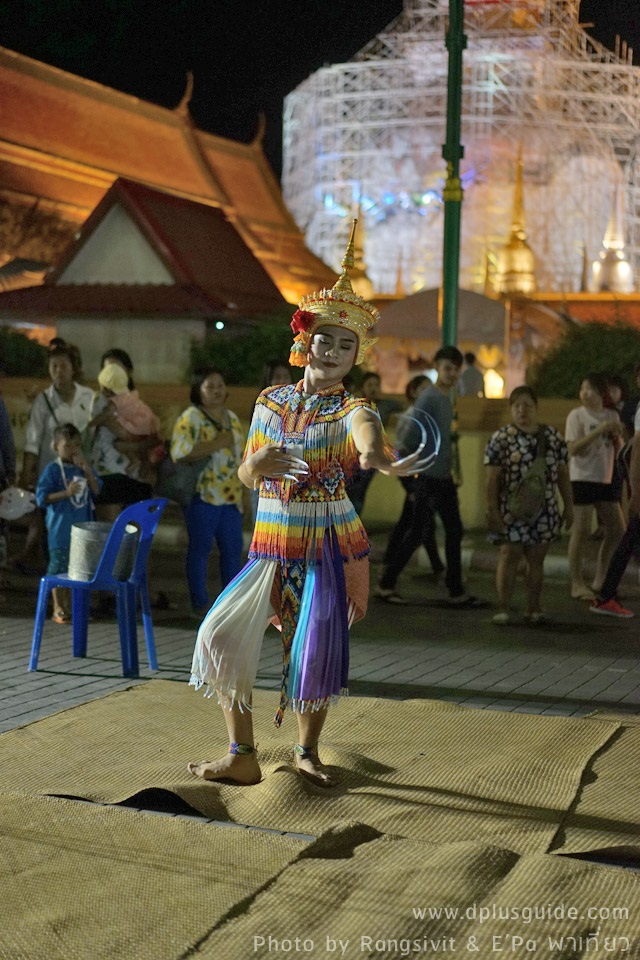 เวทีการแสดง ณ "หลาดหน้าพระธาตุ" นครศรีธรรมราช